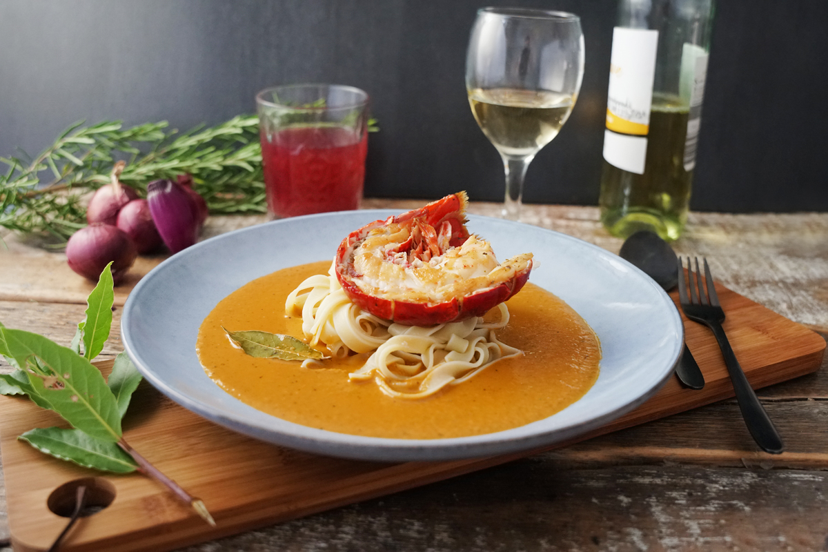 Feine Hummer Bisque an Cremiger Pasta